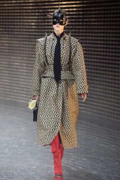 Look 1